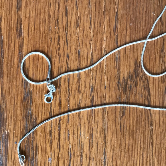 Assorted chains, earrings and ring - Picture 9 of 11